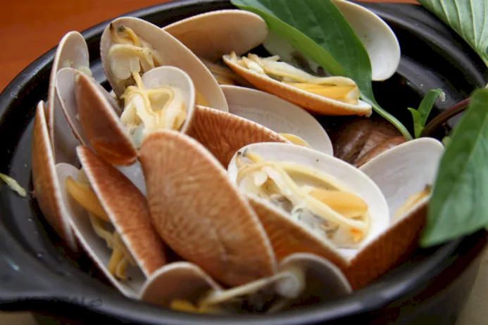 Steamed Venus Clams with Lemongrass and Chili