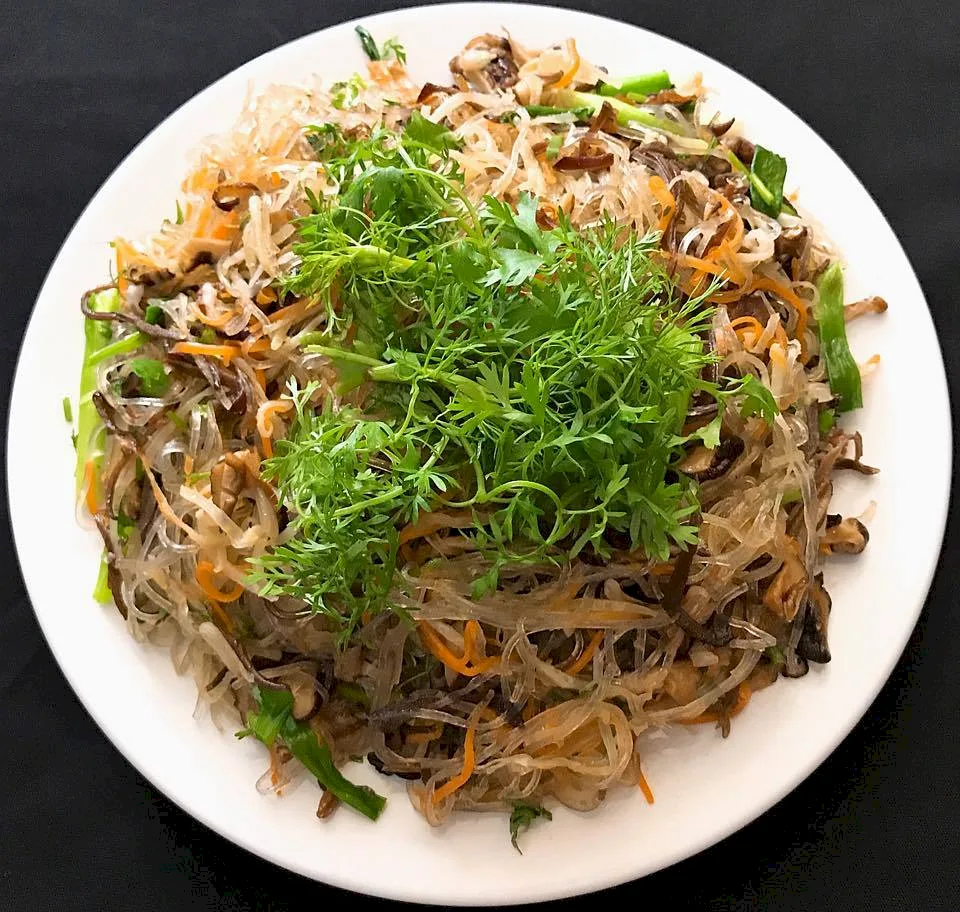 Vegetarian Stir-fried Glass Noodles