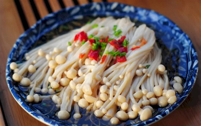 Nấm kim châm hấp nước tương