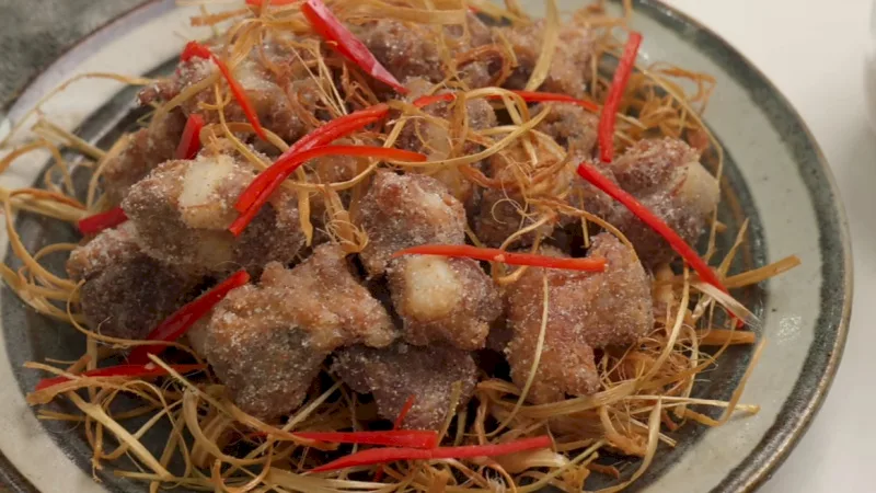 Cách làm sườn sụn rang muối giòn rụm, đậm đà cực mê