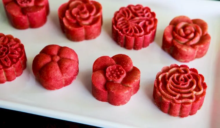 Red Rice Mooncakes with Sweet Pandan Green Rice Filling